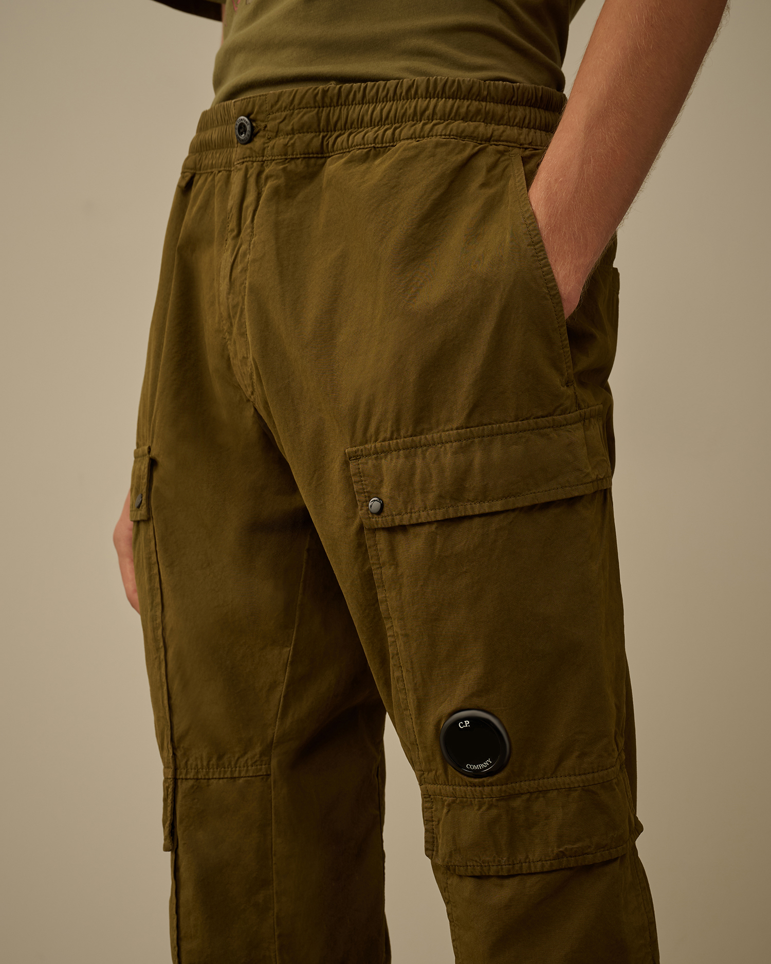 パンツ C.P. COMPANY MICROREPS CARGO PANTS C.P. COMPANY Wide-Leg Pleated Garment-Dyed Micro Reps Cargo