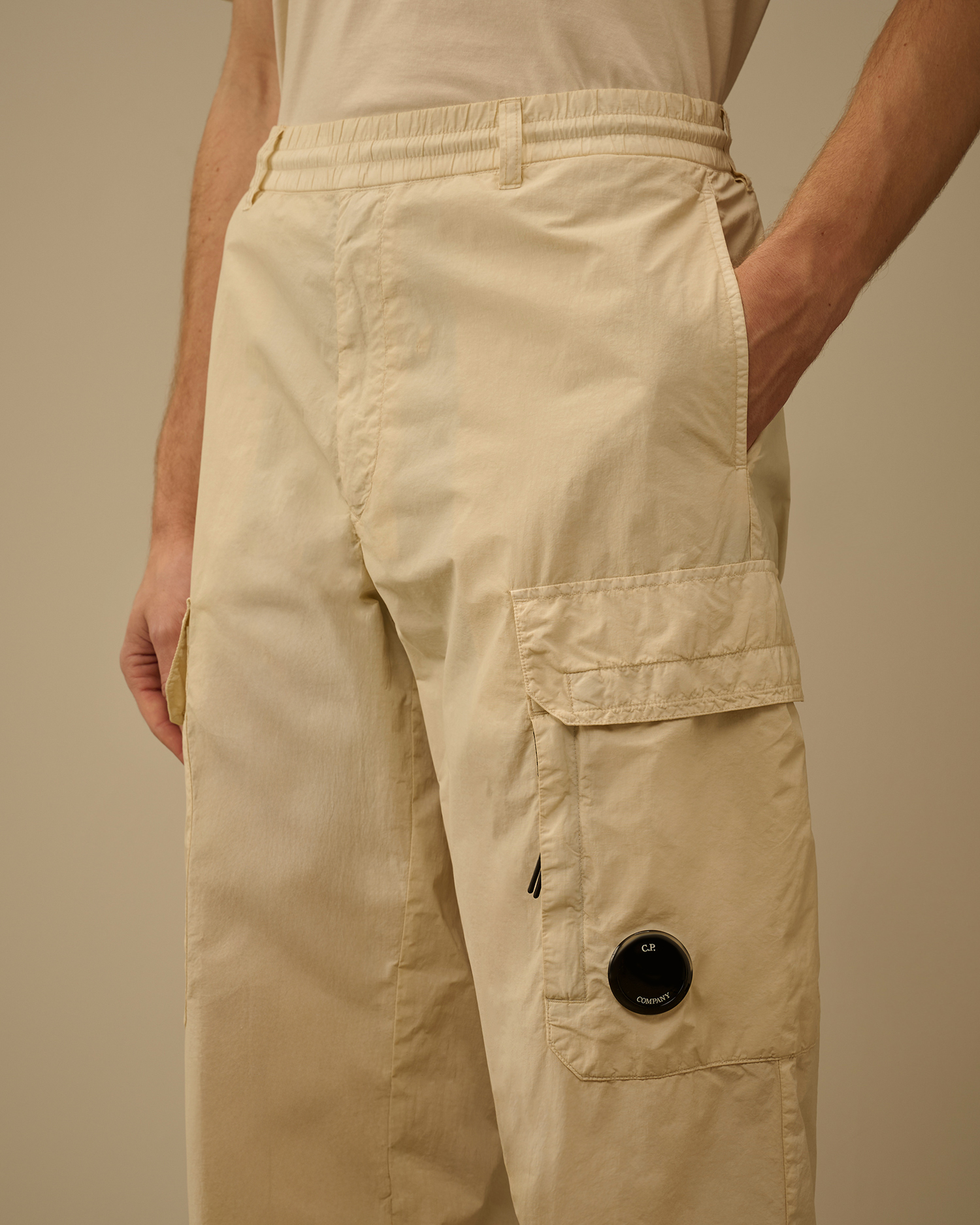 White Flatt Nylon Loose Cargo Lens Pants | CPC JP Online Store