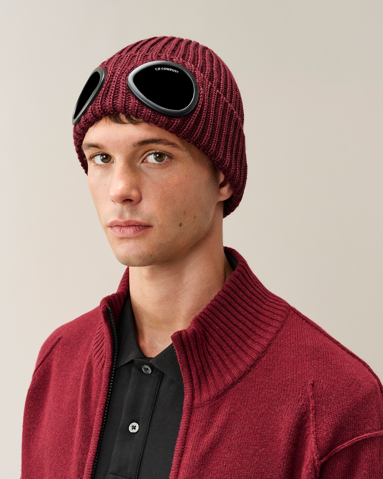 C.P. Company ビーニー 赤 C.P. Company ビーニー 赤 Red Extrafine Merino Wool Goggle Beanie