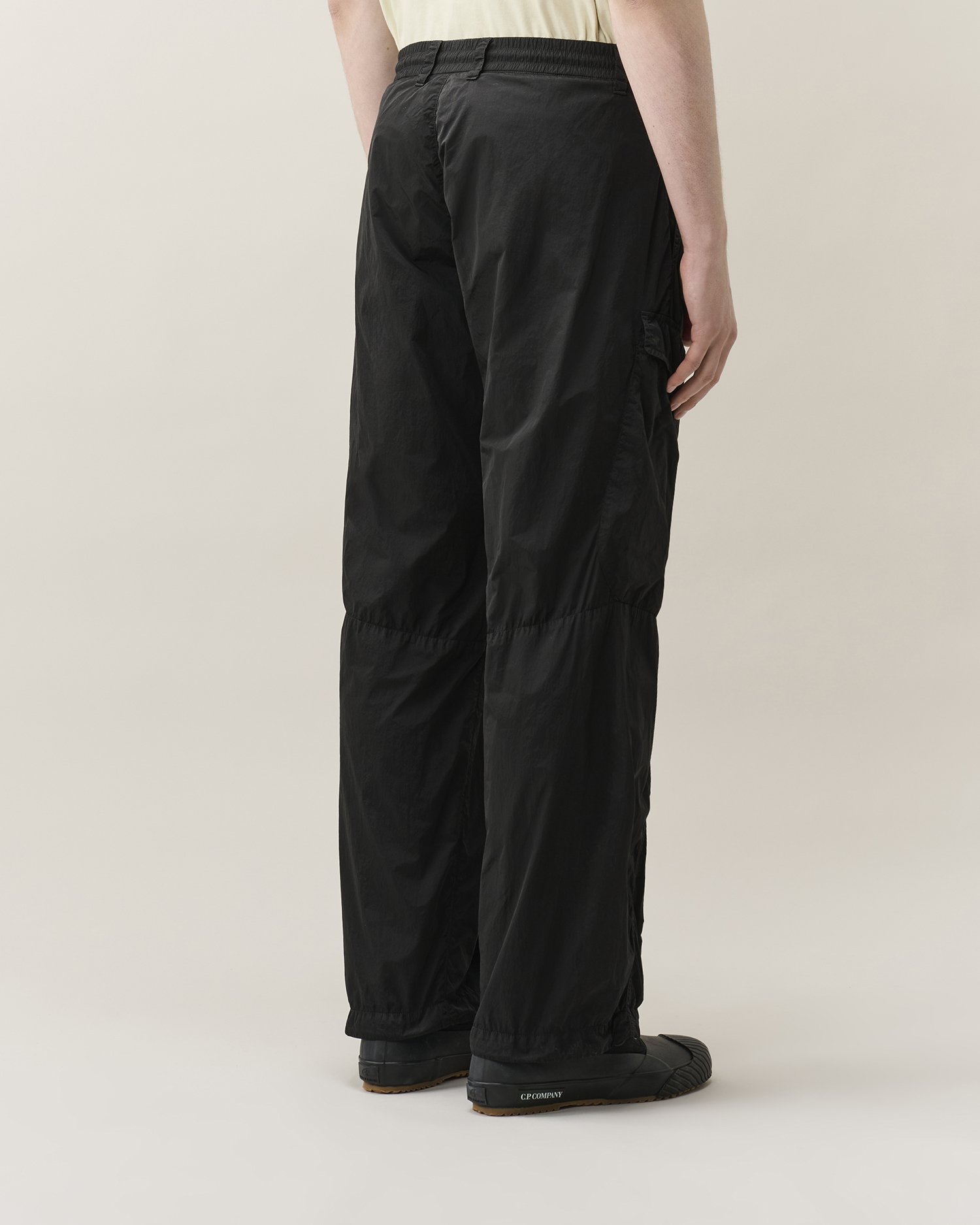 C.P. Company カーゴパンツ ブラック Black Chrome-R No Side Seams Lens Cargo Pants | CPC JP Online Store