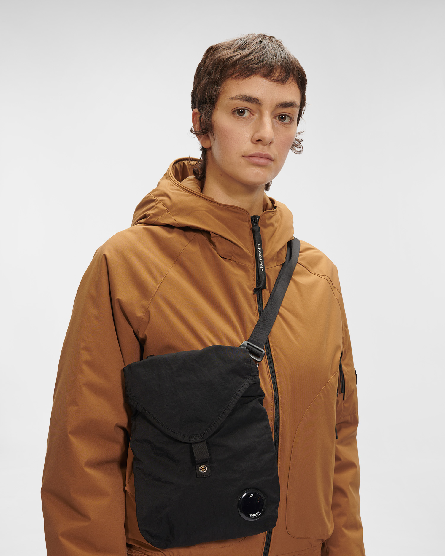 14時までの注文で即日配送 C.P. COMPANY カーキ Nylon B クロスボディ