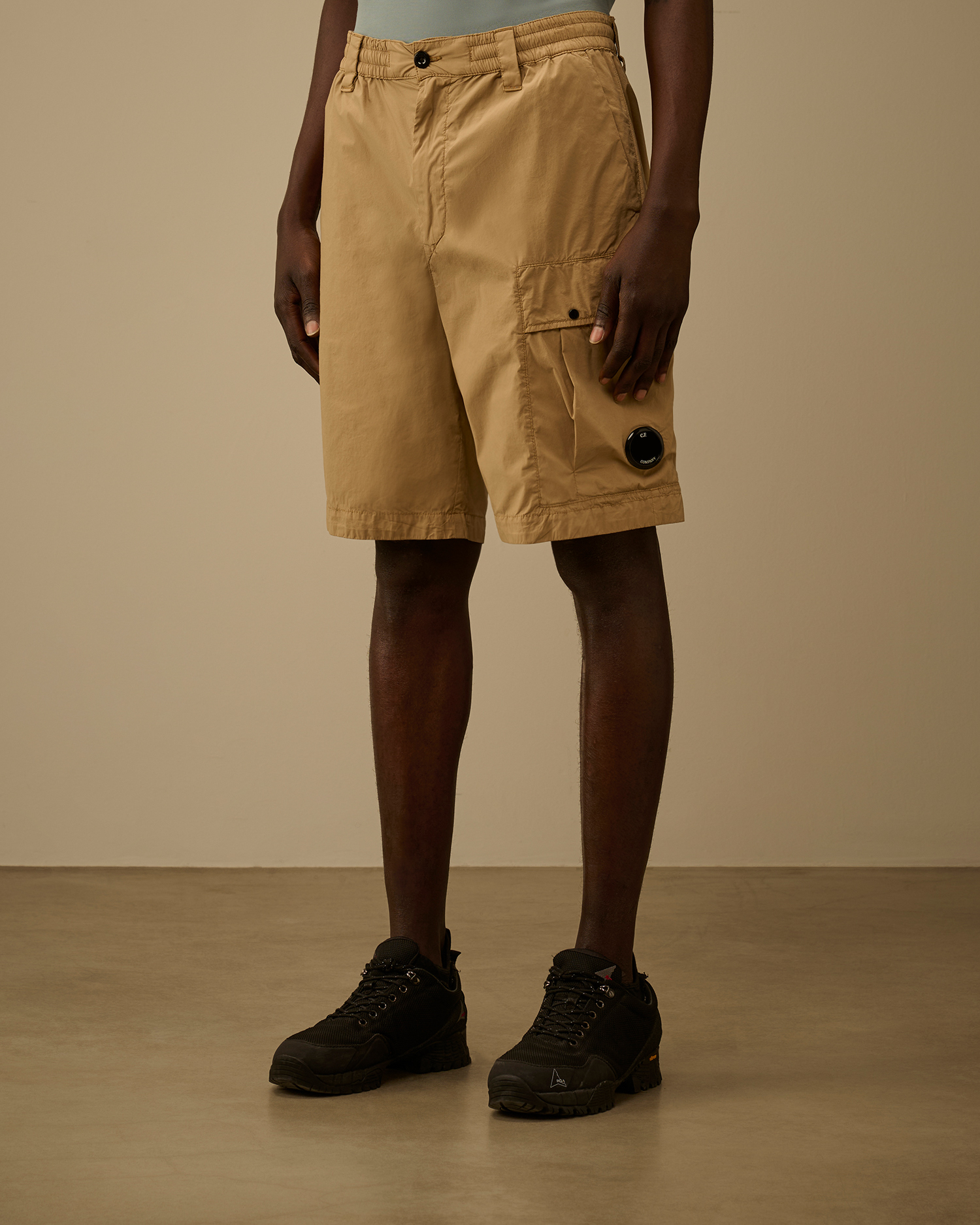 パンツ C.P. Company 50 Fili Stretch Cargo Short Beige 50 Fili Stretch Loose Lens Cargo Shorts | CPC USCA Online Store