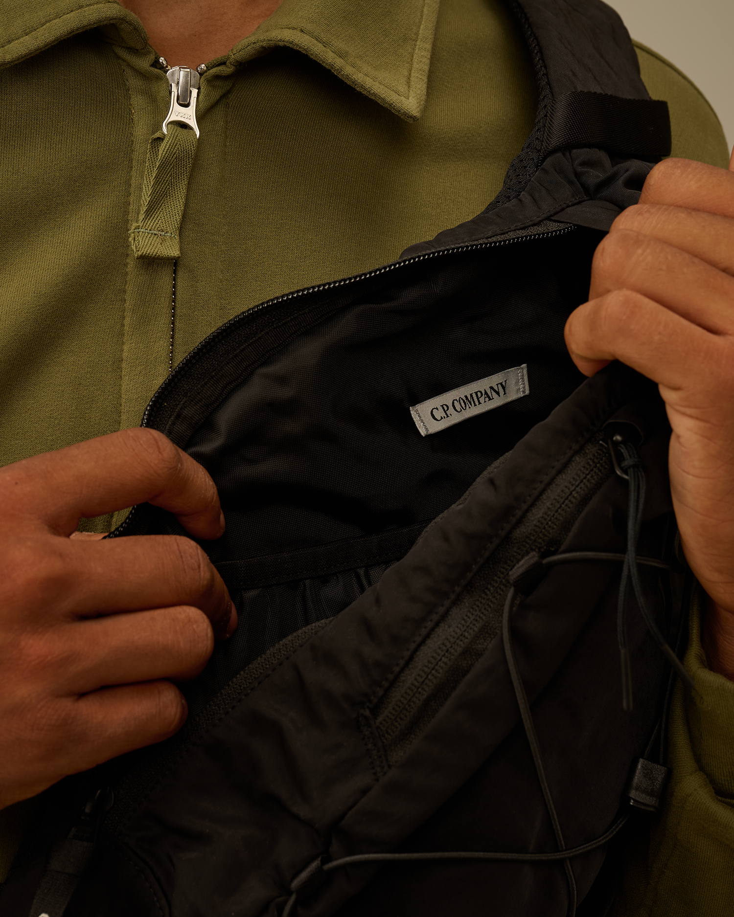 C.P.COMPANYブラウン Nylon Bボディバッグ YKKファスナー