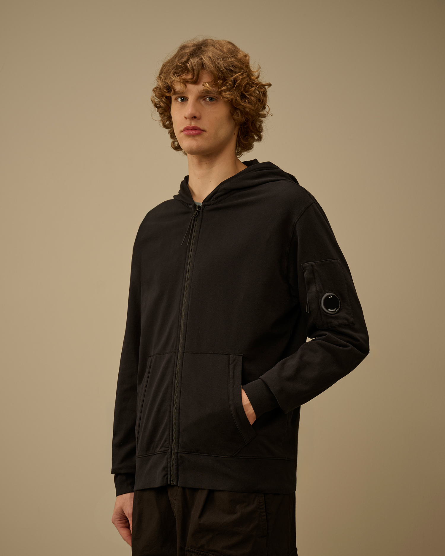 C.P. Company レンズ付きスウェット ブラック M Black Light Fleece Zip Hooded Lens Sweatshirt | CPC USCA Online Store